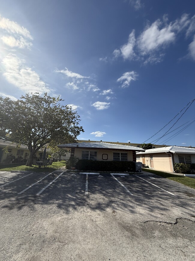 Building Photo - 337 SE 12th Ave