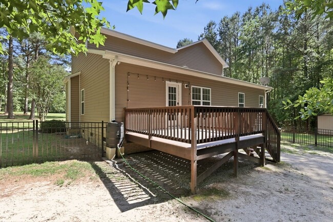 Building Photo - 80 Valor Cir