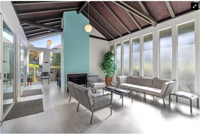 Building Photo - Vacation living every day. 2Bed/2Bath