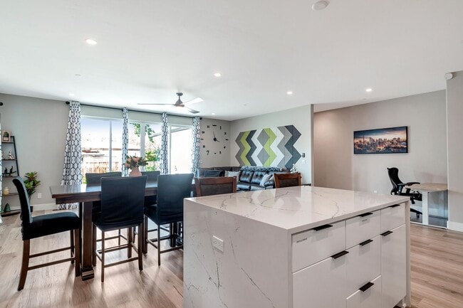 Building Photo - Fully Furnished 3BD/2BA Home with Solar – ...