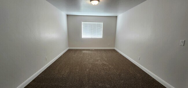 Building Photo - 5140 W Brunmier Dr