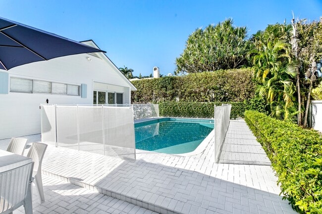 Building Photo - 211 Miraflores Dr