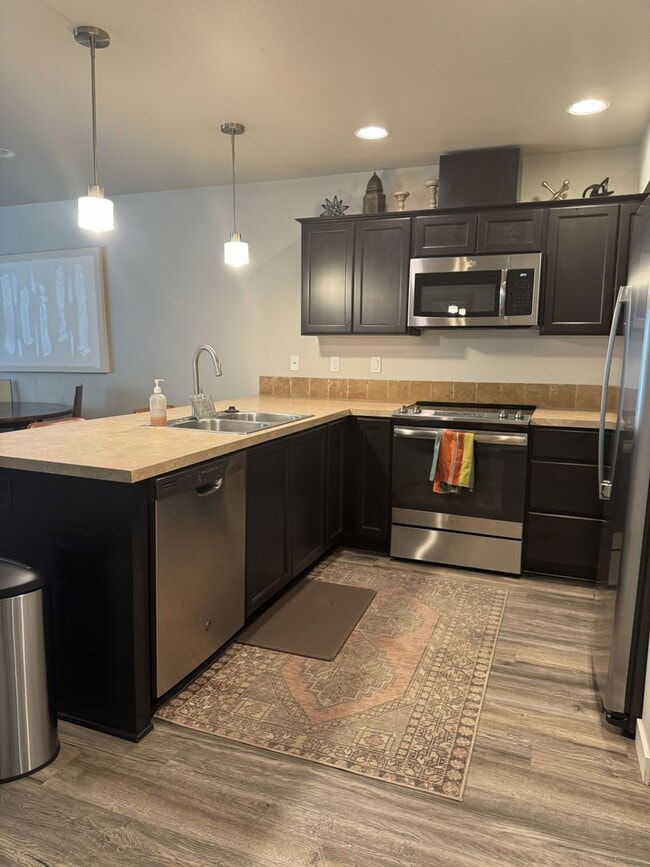 Building Photo - Furnished Hermiston Rental
