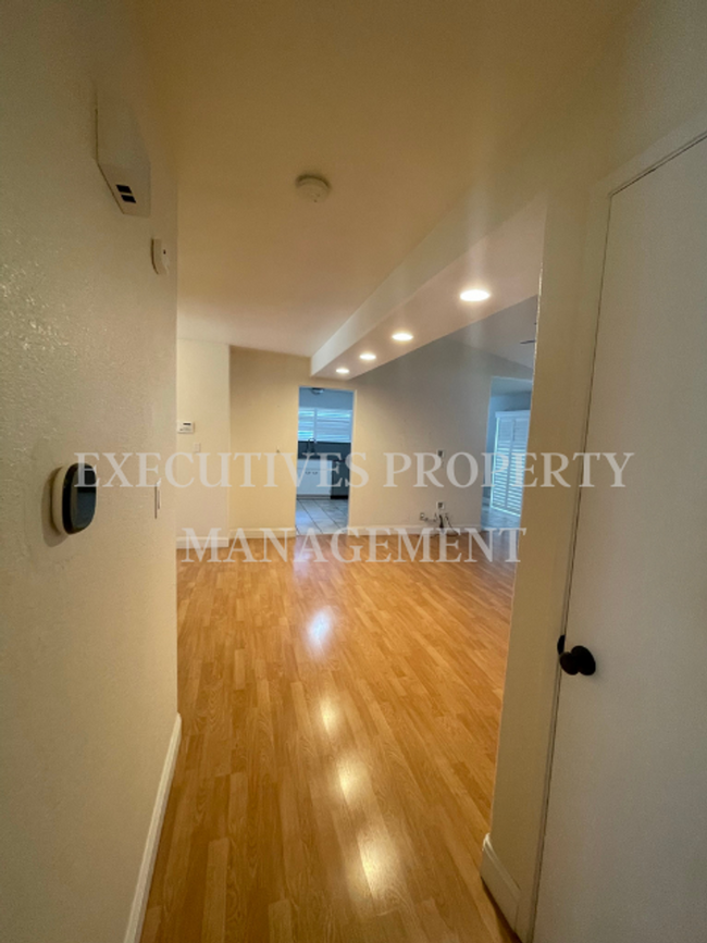 Building Photo - 3341 El Dorado Ct