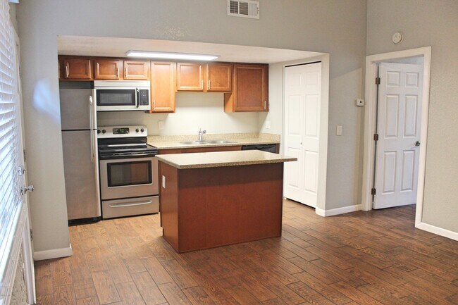 Building Photo - 1602 E Ocotillo Rd