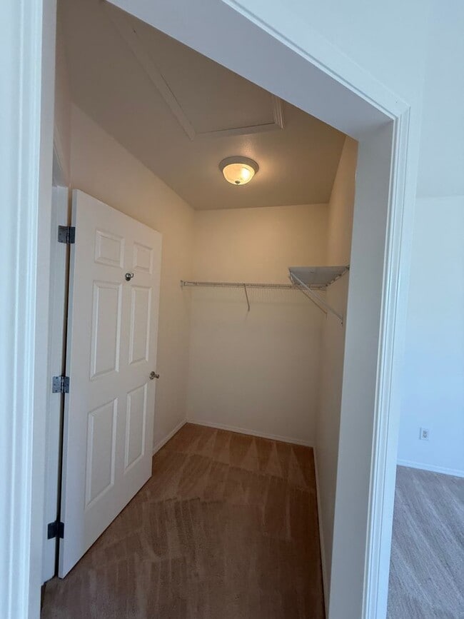 Building Photo - Regency at Huleia Lihue Two bedroom, two and a half bath, unfurnished corner unit Townhome.