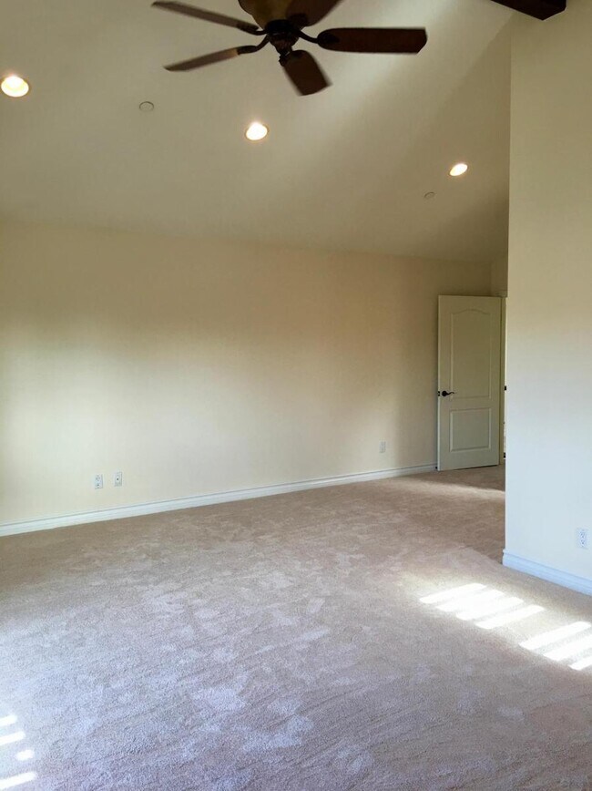 Building Photo - 2022 Plant Ave