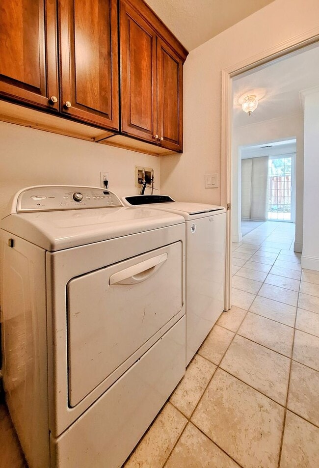 Building Photo - 802 Schooner Bay Dr
