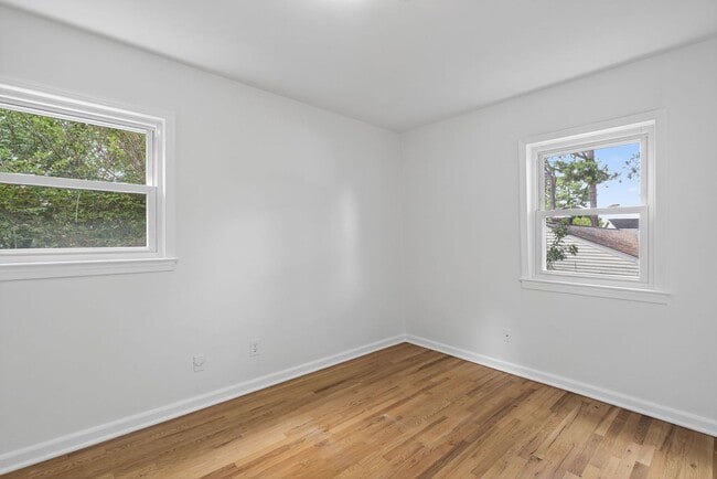 Building Photo - Lakeville Estates