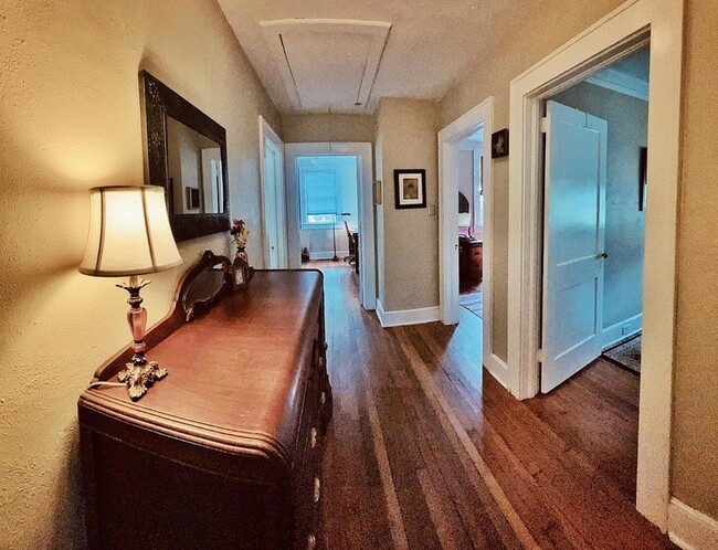 Building Photo - 164 Riverland Dr