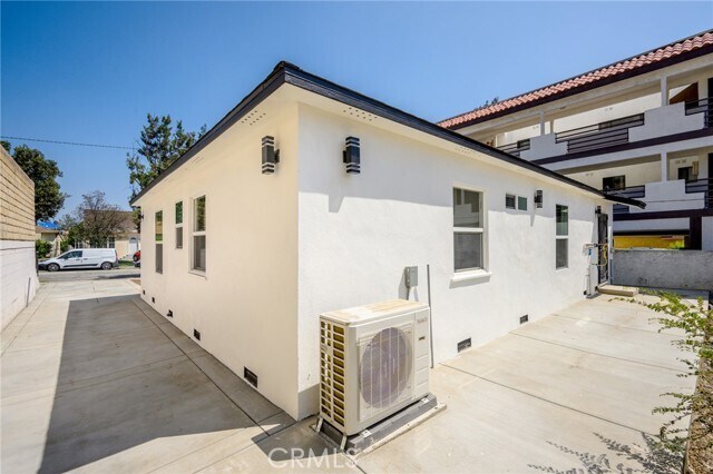 Building Photo - 1025 Linden Ave