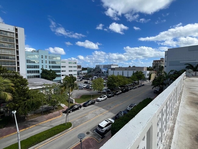 Building Photo - 1698 Jefferson Ave