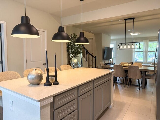 Building Photo - 5640 Pineland Run