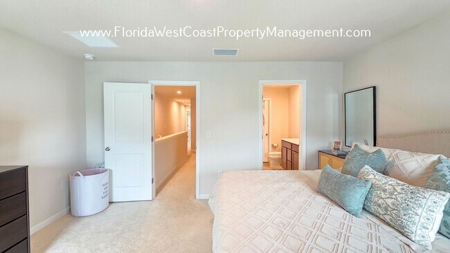 Building Photo - OUTSTANDING TOWNHOME IN LAKEWOOD RANCH! 3 ...