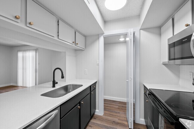2BR, 2BA - 905SF B1 - Shiloh Oaks