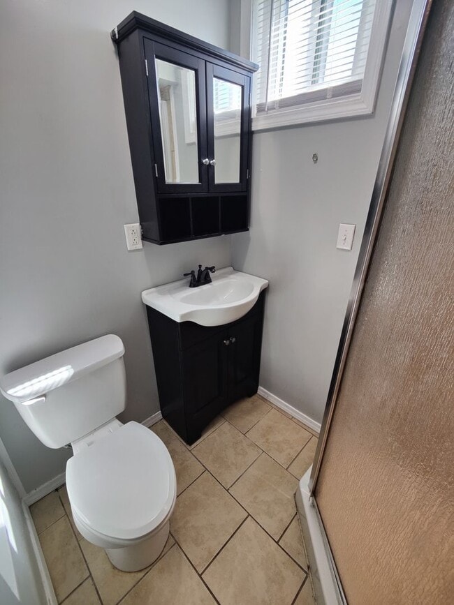 Building Photo - *Spacious & Updated 2BD/2BA Single Family ...