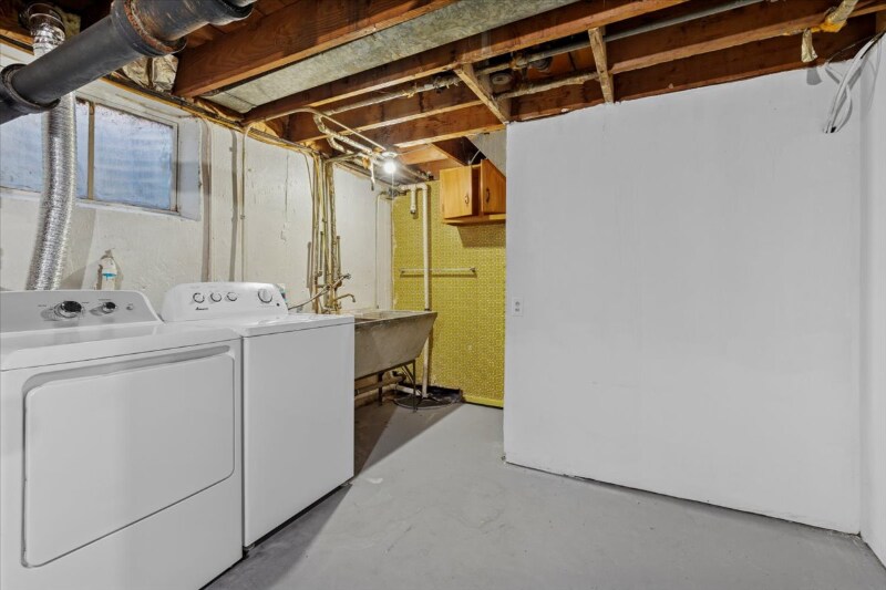 Building Photo - 8538 Mango Ave