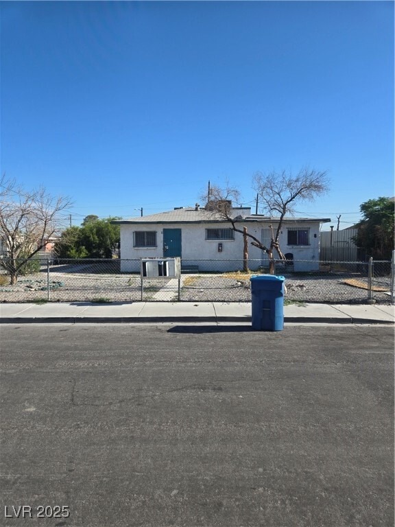 Building Photo - 622 W McWilliams Ave