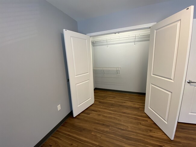 Building Photo - 52 E Ridge Dr