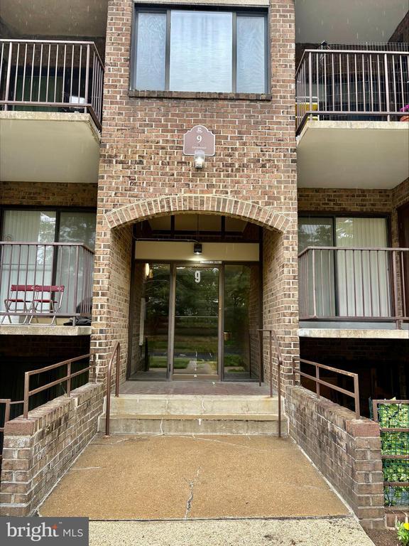 Building Photo - 9 Silverwood Cir
