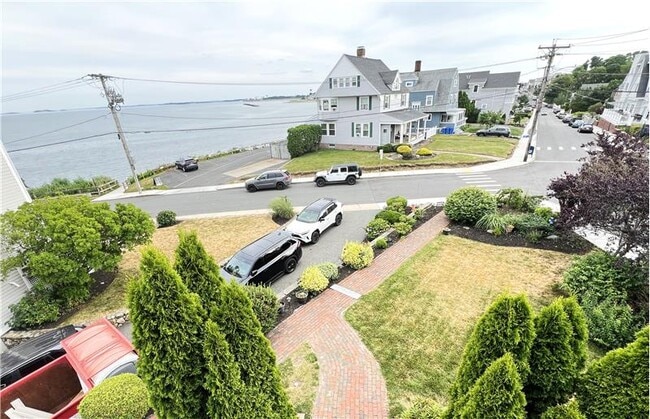 Building Photo - 143 Grovers Ave