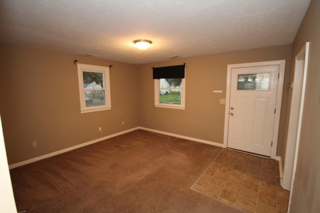 Building Photo - Beautiful Updated little rancher with nice yard!