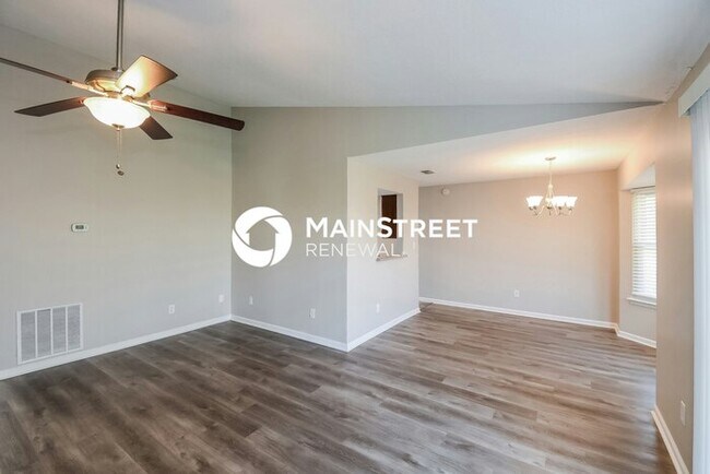 Building Photo - 3 Bedroom Pet-Friendly Home in JACKSONVILLE, FL with Main Street Renewal