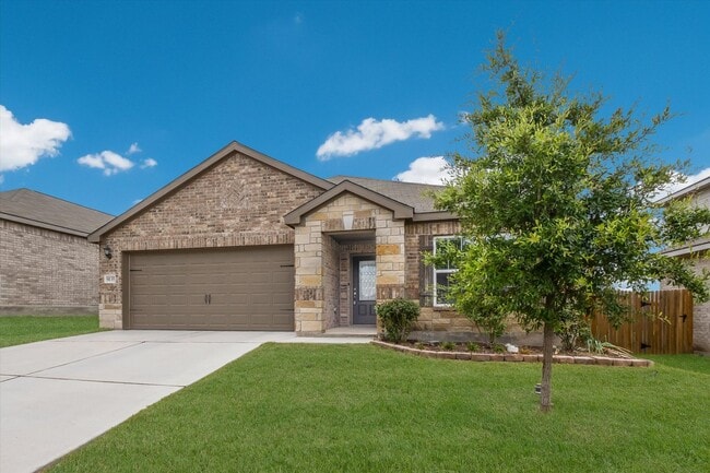 Building Photo - Stunning 4 bedrooms 2 baths single-story h...