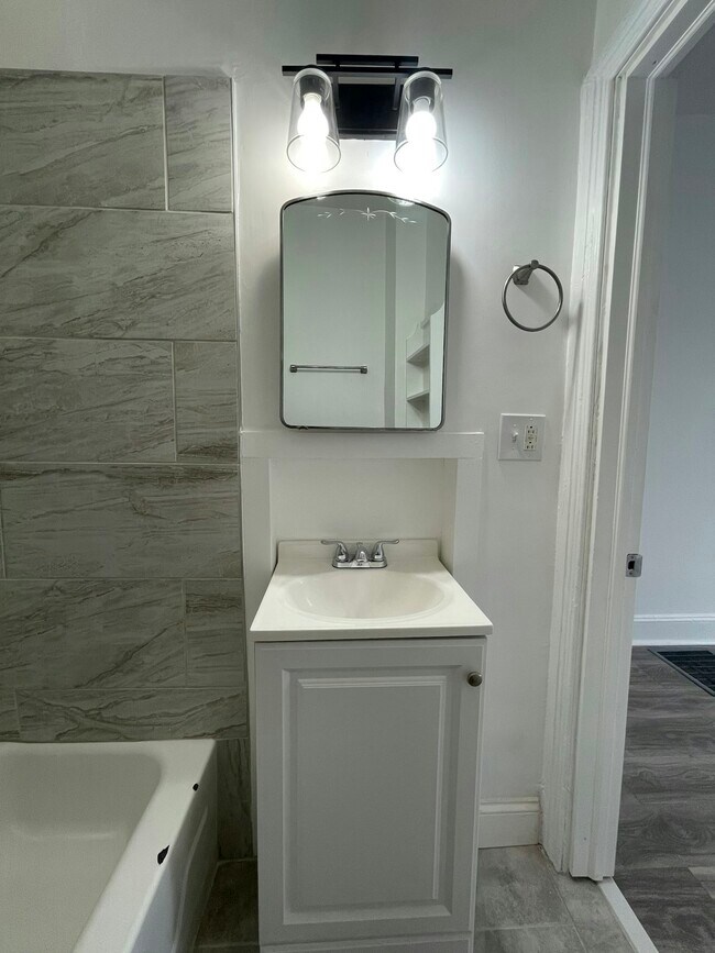 Building Photo - 612 W Norris St