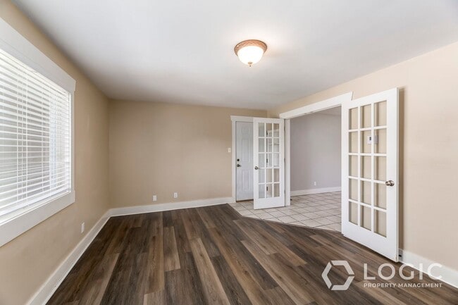 Building Photo - 240 E 400 N