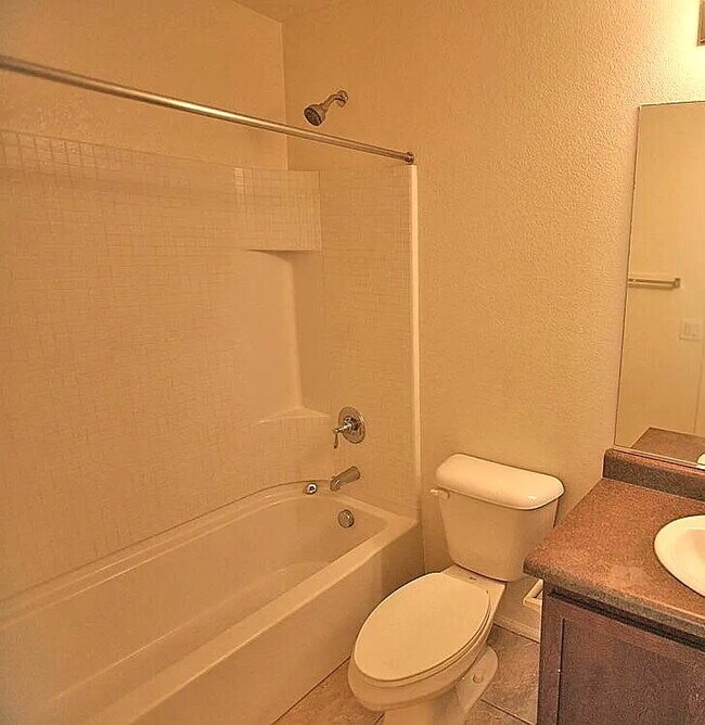 Building Photo - SPACIOUS 4-BEDROOM HOME IN PEORIA CUL-DE-SAC