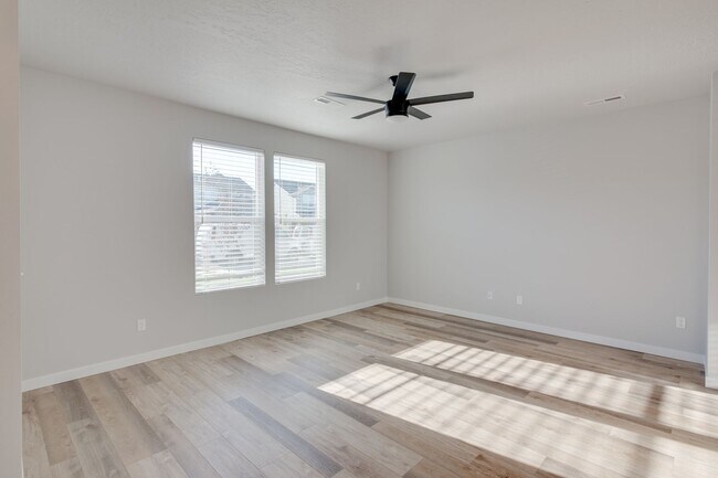 Building Photo - Now Leasing this Modern 3 Bedroom Townhome!