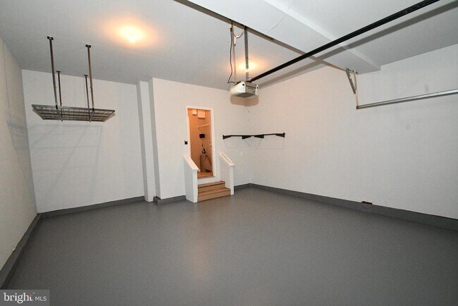 Building Photo - 9 Latham Ln