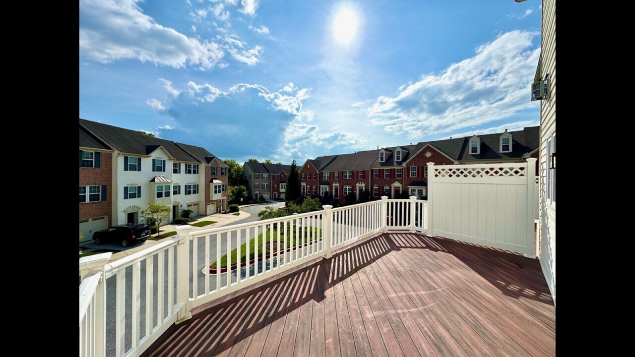 Deck (main level) - 9403 Aston Villa