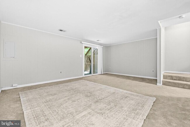 Building Photo - 6088 Heatherwood Dr