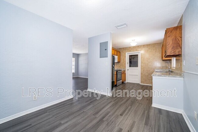Building Photo - 5601 Andora St