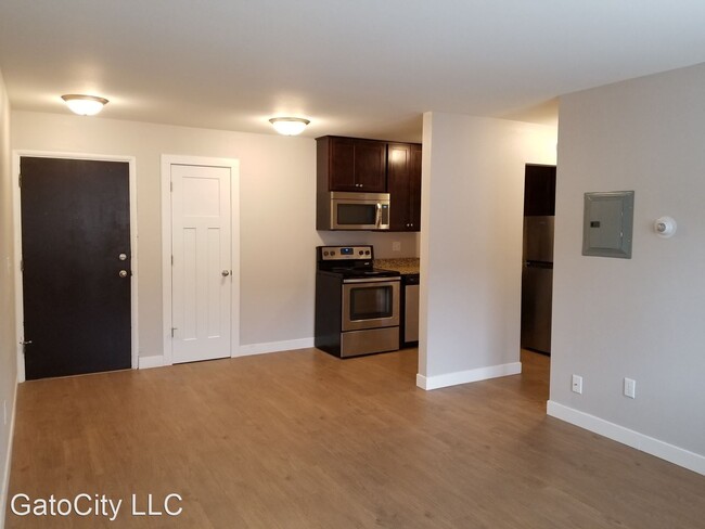Primary Photo - 2019 N Farwell Ave