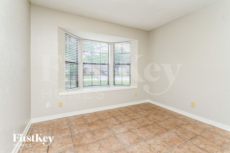 Building Photo - 7440 Creekfall Dr