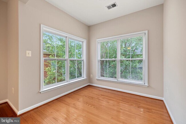 Building Photo - 5256 Bessley Pl