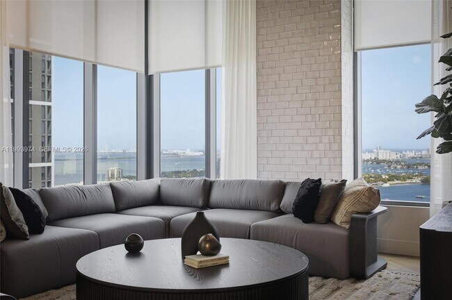 Building Photo - 121 NE 5th St