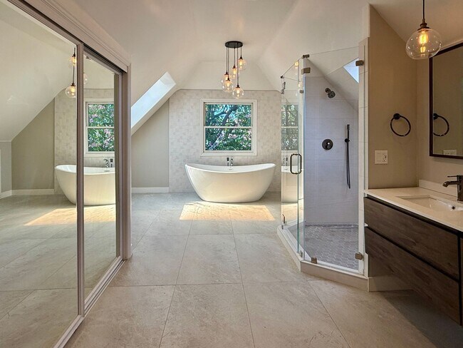 Building Photo - Stunning 4 Bedroom 3 Bath Home in Campbell