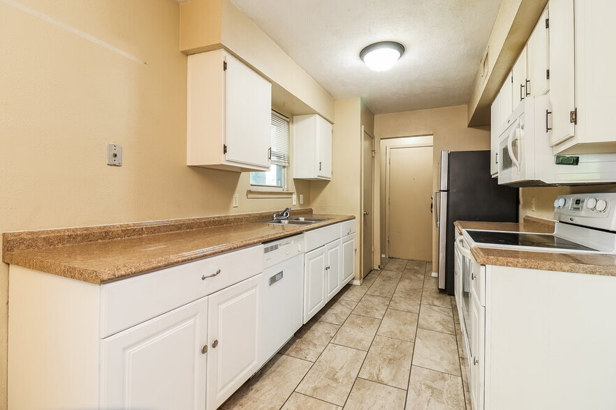 Building Photo - 5404 Lansingford Trail