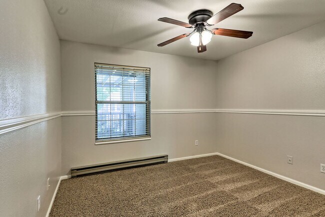 Building Photo - Students Welcome! Fantastic & Classy 2-Bedroom, 2-Bath Ranch-Style 2nd Floor Condo