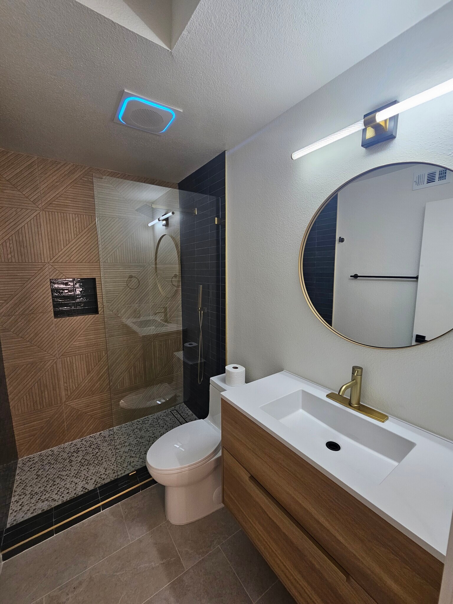 Building Photo - 266 E Via Escuela