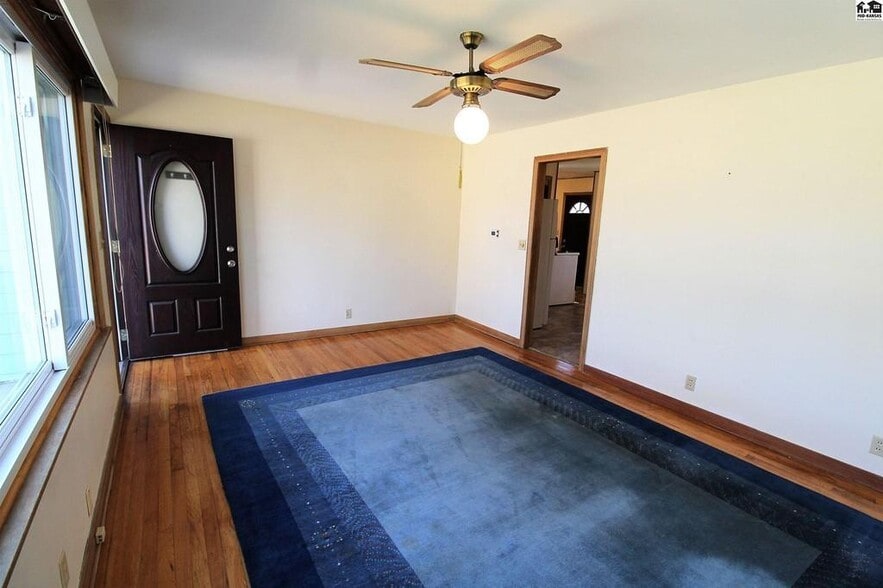 Living room - 408 S Garfield Ave