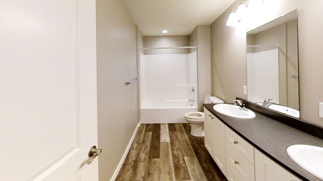 Building Photo - 2 Bed 1 Bath Coming Available in Samish Station Apartments!