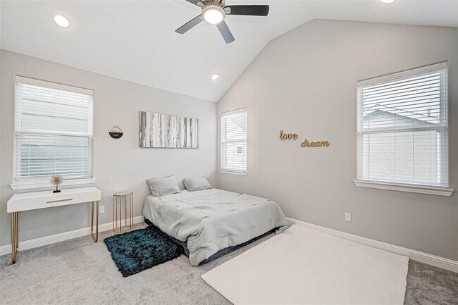 Building Photo - 5411 Camaguey St