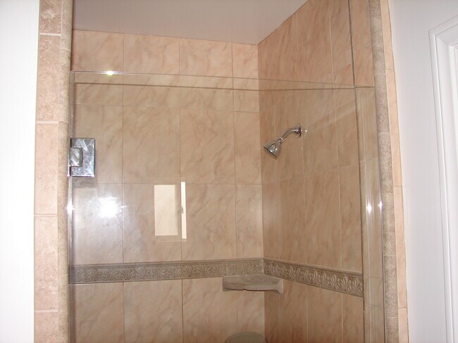 Master Bath walk in shower - 6302 S Rimpau Blvd