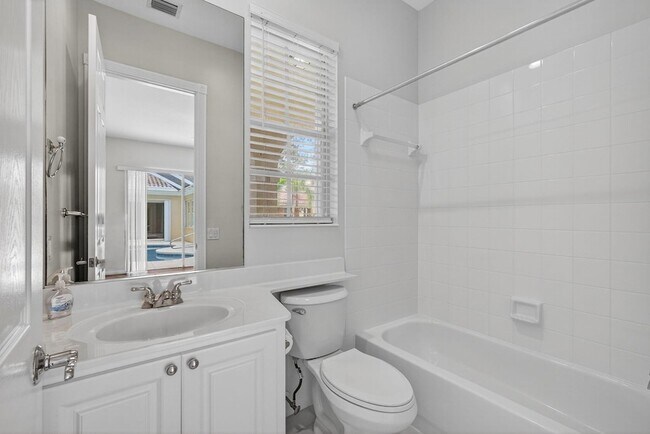Building Photo - 121 Savona Dr