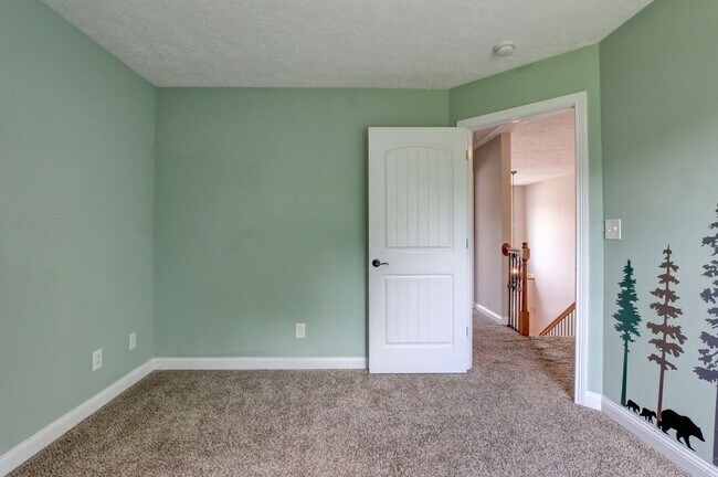 Building Photo - 716 Cavalier Dr